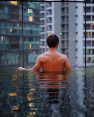 Raynold Tan Instagram - Feeling splashy🦭