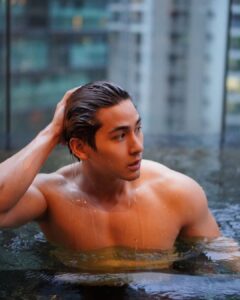 Raynold Tan Instagram - Feeling splashy🦭