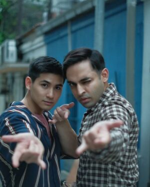 Raynold Tan Instagram - On the set of <Come Closer> It's always a joy to be able to watch and learn from these industry leaders on set 🫢

Have you caught <Come Closer> directed by K. Rajagopal?
