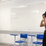 Rayza Alcântara Instagram - Dia de defender o trabalho de conclusão de curso e eu não poderia deixar de registar esse momento aqui, foram dias de muita luta, estresse, ansiedade mas eu sabia que ia valer a pena. Hoje eu comentei com meus colegas o quanto eu gosto de sofrer, não basta torcer pra o Santa Cruz, eu ainda vou atrás de estudar um tema bem difícil, hahahah! Bom, essa sou eu e doido de quem entra nessa parada cmg, no caso @nkelry_ que teve toda paciência do mundo. Tenho umas cadeiras pra pagar ano que vem mas o TCC já foi, obrigada a todos que nos ajudaram até aqui!❤️