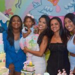 Rayza Alcântara Instagram - 2 aninhos de mi vida!🫶🏼 Obs: ela só queria o braço da titia e a titia pega, claro!😅