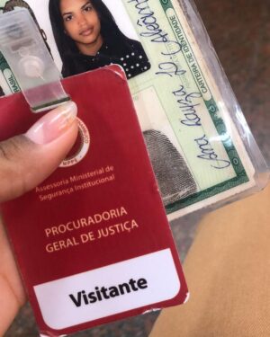 Rayza Alcântara Instagram - Gente vamos compartilhar esse post pra tentar ajudar na busca de um leito de UTI pra a minha avó!

Conto com todos vocês nesse momento, minha vó está numa policlínica há 4 dias, apareceu vaga em 3 hospitais e nunca tem equipamento pra ela.