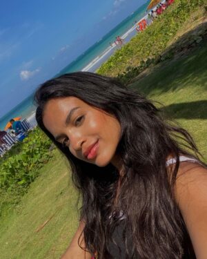 Rayza Alcântara Instagram - No meu lugar preferido!☀️🌊