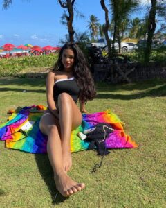 Rayza Alcântara Instagram - No meu lugar preferido!☀️🌊
