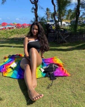 Rayza Alcântara Instagram - No meu lugar preferido!☀️🌊