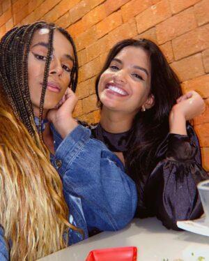 Rayza Alcântara Instagram - Vestígios de um date com a amiga!🍣🖤

Ps: depois daí o bucho ficou tão grande que tive que abrir o botão da calça.😬