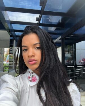 Rayza Alcântara Instagram - Eu acho que minha galeria tem mais de 2 mil selfies, então bora compartilhar um pouquinho aqui.😬
