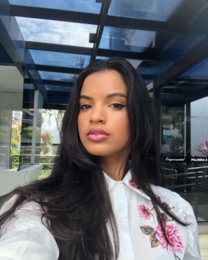 Rayza Alcântara Instagram - Eu acho que minha galeria tem mais de 2 mil selfies, então bora compartilhar um pouquinho aqui.😬