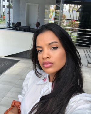 Rayza Alcântara Instagram - Eu acho que minha galeria tem mais de 2 mil selfies, então bora compartilhar um pouquinho aqui.😬