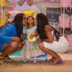 Rayza Alcântara Instagram - 2 aninhos de mi vida!🫶🏼 Obs: ela só queria o braço da titia e a titia pega, claro!😅