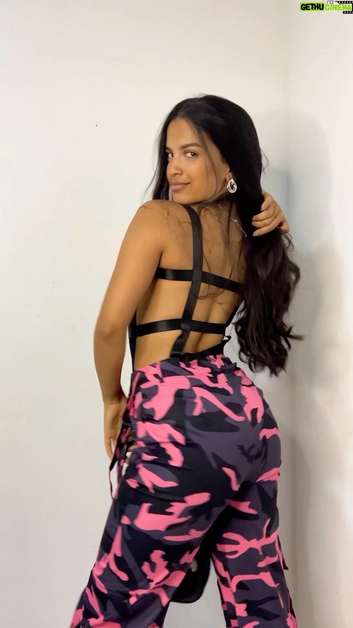 Rayza Alcântara - 695 Likes - Já que vocês gostaram tanto do look, nada melhor que um videozinho, né?
Eu comprei tudo na SHEIN, vou compartilhar tudo nos stories com vocês!🫶🏼
#look #numanice