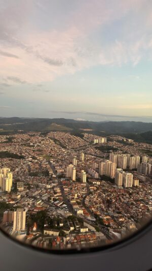 Rayza Alcântara Instagram - Sair da zona de conforto é necessário. A coragem está dentro de nós, basta enxergarmos.💪🏾