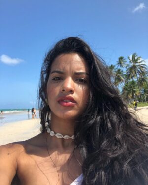 Rayza Alcântara Instagram - Gosto de música na ft do feed, me julguem!😎😬