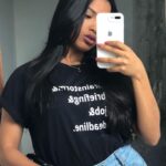 Rayza Alcântara Instagram - Tentando ser uma gatinha publicitária na correria do dia a dia.🖤😬