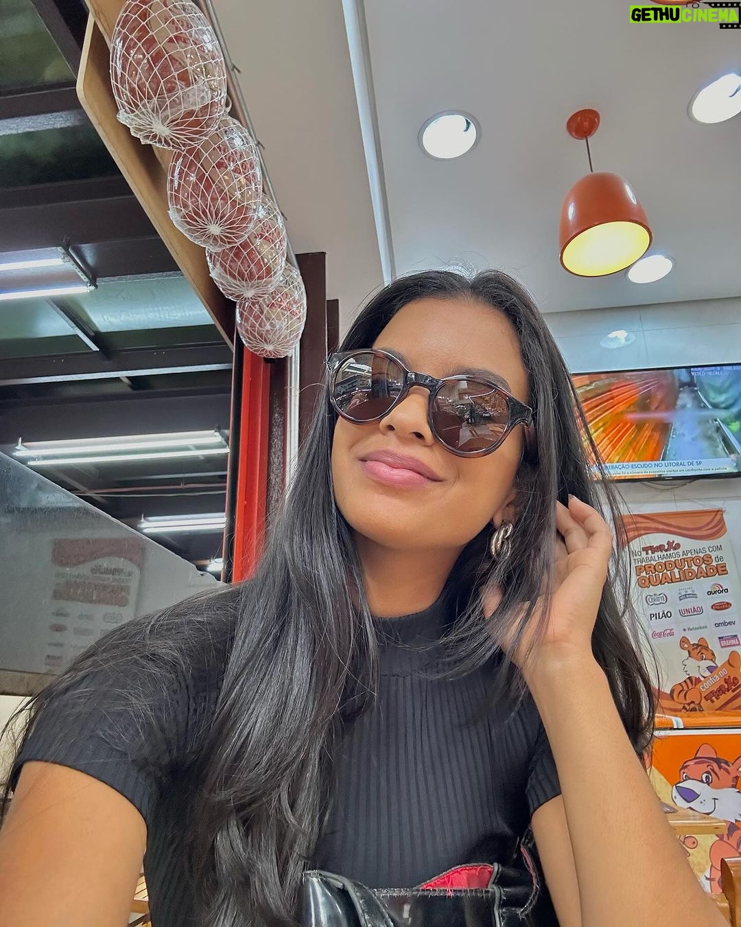 Rayza Alcântara Instagram - Vivendo e conhecendo a mim mesmo cada vez mais!🖤 São Paulo, Brazil