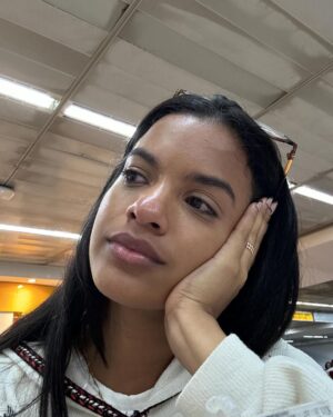 Rayza Alcântara Instagram - O que a vida quer da gente é coragem, e se der medo, vai com medo mesmo!🤍