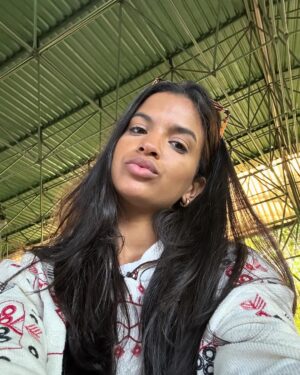 Rayza Alcântara Instagram - O que a vida quer da gente é coragem, e se der medo, vai com medo mesmo!🤍