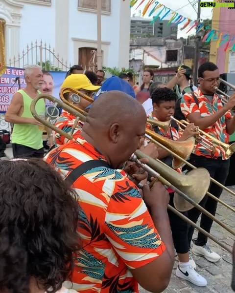 Rayza Alcântara Instagram - Sábado foi dia de matar a saudade dançando esse ritmo que pulsa nas minhas veias, o frevo que tanto amo do lado da minha dupla @mersonofc 🎊❤️ Eu amo meu Recife e amo minha cultura! O frevo me proporcionou tanta coisa legal, eu lembro da época que dançava pra ganhar 30 reais e sempre feliz, hahaha. Poço Da Panela