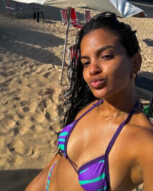 Rayza Alcântara Instagram - O início da semana foi do jeito que eu mais gosto!🌴☀️🤍