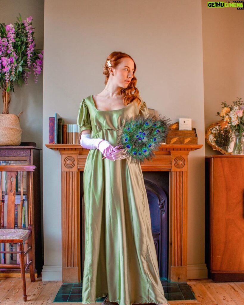 Rebecca Flint Instagram - neoclassicism and regency style, from 1700s 🧚 characterised by looser forms, short stays, and shirking some of the artifice of previous dominant eras. ⁣ ⁣ My favourite is the frequent use of gloves, especially opera gloves ✨ I feel like they are due a return to daily dress, how about you?