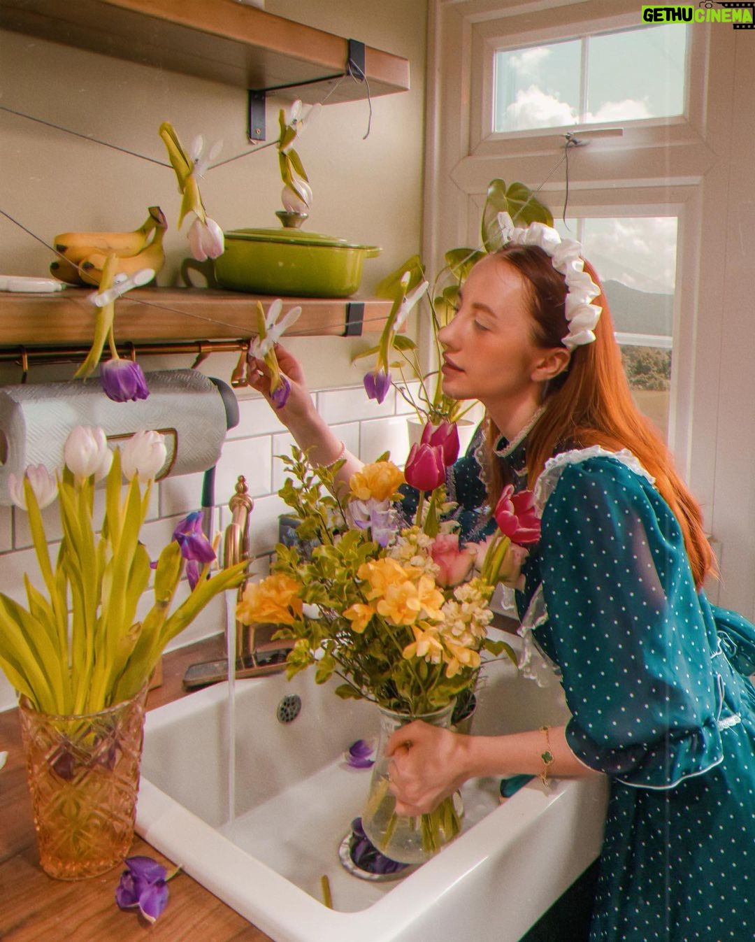 Rebecca Flint Instagram - The only way to celebrate the beauty of spring! 💐 Since discussing the art history of flowers lately, I just had to fill my home with them too. The bouquet in the jug is from my dear friend @adelicate_ 🌸 #springflowers #ukflowers #freshcutflowers #farmcore #naturecore #fairyaesthetic #gardencore #forestcore #cottagecoreaesthetic #flowercore #cottagecorecommunity #cottagecorefashion #cottagecoregirl #floweraesthetic #meadowcore #vintagefarmhouse #countryhomedecor #cottagekitchen #countrycottage #cottagecharm #cottagelife #townandcountry #countryandtownhouse #springgarden #periodproperty #countrykitchen #countrylivingmagazine #rustickitchen #farmhousekitchen #englishcountrygarden London, United Kingdom