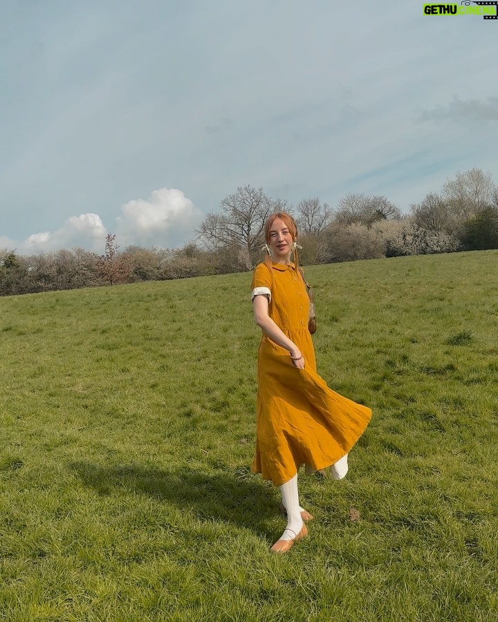 Rebecca Flint Instagram - Spring’s first light filling the pages with shimmering delight ☀️  Feeling very little women, in my @sondeflor classic short sleeve dress in marigold 🌻  made from 100% locally sourced Lithuanian linen and free shipping right now 😊 #thisjaneaustenlife #ofwhimsicalmoments #fairycore #cottagefairy #asecondofwhimsey #wherefairiesdwell #theheartofslowliving #softcore #coquetteaesthetic #parisiennegirl #thatvelvetfeeling #dreaminginpictures #amomentofwonder #ofquietmoments #whimsicalwonderfulwild #meadowcore #gardencore #warmcore #vintagecore #aseasonalshift #embracingtheseasons #quietchaotics #naturecore #lafemmeparisienne #monlook #onparledemode #romanticstyle #softgirlaesthetic #fashionhistory #springoutfitideas