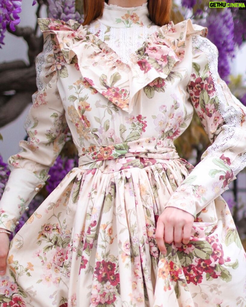 Rebecca Flint Instagram - There’s no greater thrill than wearing clothes you have sewn yourself 👗💃⁣ ⁣ A few weeks ago I decided to finally make use of an old pair of vintage floral curtains 🏡⁣ ⁣ Heavily inspired by 70s Prairie dresses, in particular, vintage Laura Ashley, this dress features a standing collar, lace detailed yoke with frill, leg-of-mutton sleeves with lace panels and pearl buttons, and a mighty skirt which holds more than 5 metres of length 😱⁣ ⁣ There’s still things I would try and improve on if I could sew it all over again, but I’m focussing on enjoying the fruits of my labour and the peace I had when sewing it 🧘‍♀️⁣ ⁣ If you sew too - tell me - do you always have the fear that for some reason it’s all going to fall apart as soon as you leave the house and be left bare? Tell me I am not alone! 🫢⁣ ⁣ Thank you to @hellomissjordan for a gorgeous day out, and for helping take these photos 🌸 Dalloway Terrace