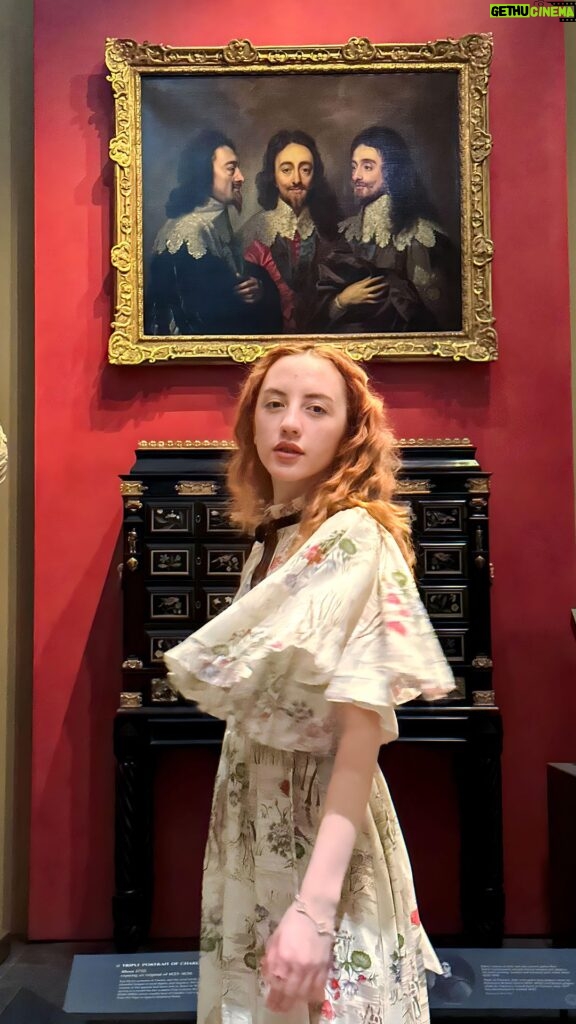 Rebecca Flint Instagram - So it’s the 1600s, you want to make a sculpture of the king, but he’s kinda too busy to sit still and wait for you to do all that, so you make a painting from a few angles and hope for the best ✌️ #anthonyvandyck #17thcenturyart #arthistory #historyofart #charlesi #kingcharlesi #charlesiinthreepositions #bernini #royalcollectiontrust #1600sart