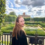 Rebecca Flint Instagram – if you can’t wear a cape in hampton court palace i’m not sure where you can 🌹?

I have always wanted to see this incredible tudor palace for myself and I was so excited to have the chance!

they had live cooking demonstrations inside the original kitchens, and we saw so many amazing tapestries and paintings… incredible day to visit!

the puff headband trend always reminds me of the French Hood so I had to wear this army green one, along with this spectacular velvet and silk cape picked up from @classiccarbootsale in the spring! My dress is vintage from Japan, and my bag is @aspinaloflondon. The shoes are @empressaustralia 🔍

Not forgetting my B necklace as an homage to Anne 🅱️❤️ Hampton Court Palace