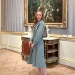 Rebecca Flint Instagram – feeling serene in baby green!!!! 

this is one of my oldest and most favourite vintage finds… the dress is most likely 80s and has a really sweet woven fabric! paired with a classic bag it is comfortable and elegant for many occasions 🥰

from a day exploring @wallacemuseum with @hellomissjordan 🌹
