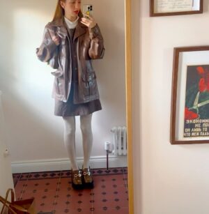 Rebecca Flint Instagram - day 1 of posting my outfits bc I never document anything I actually WEAR! 🤭

🕵️‍♂️
Shoes @forever21 
Dress @beyondretro 
Blouse under @zara 
Jacket vintage 
Hairband @cottonon 
Bag @gucci 
Socks @amazonuk