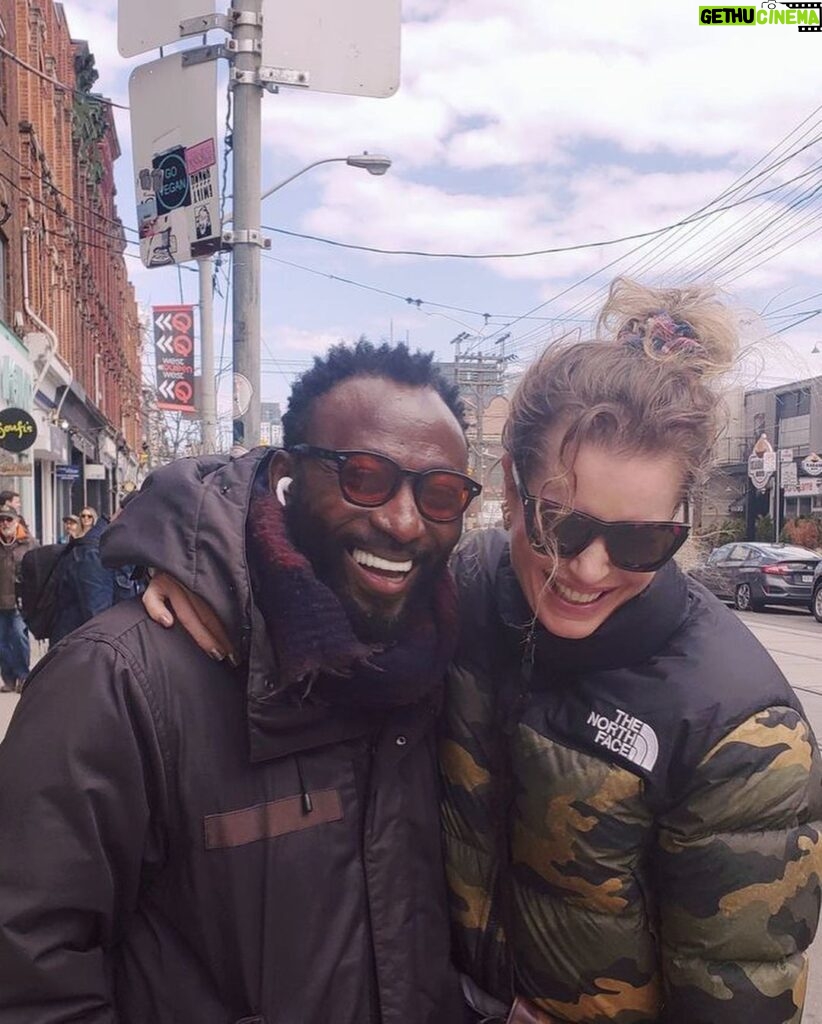 Rebecca Romijn Instagram - Shopping w/ Dr. M'Benga we leave on our mission 5/5 @startrekonpplus #StarTrekStrangeNewWorlds