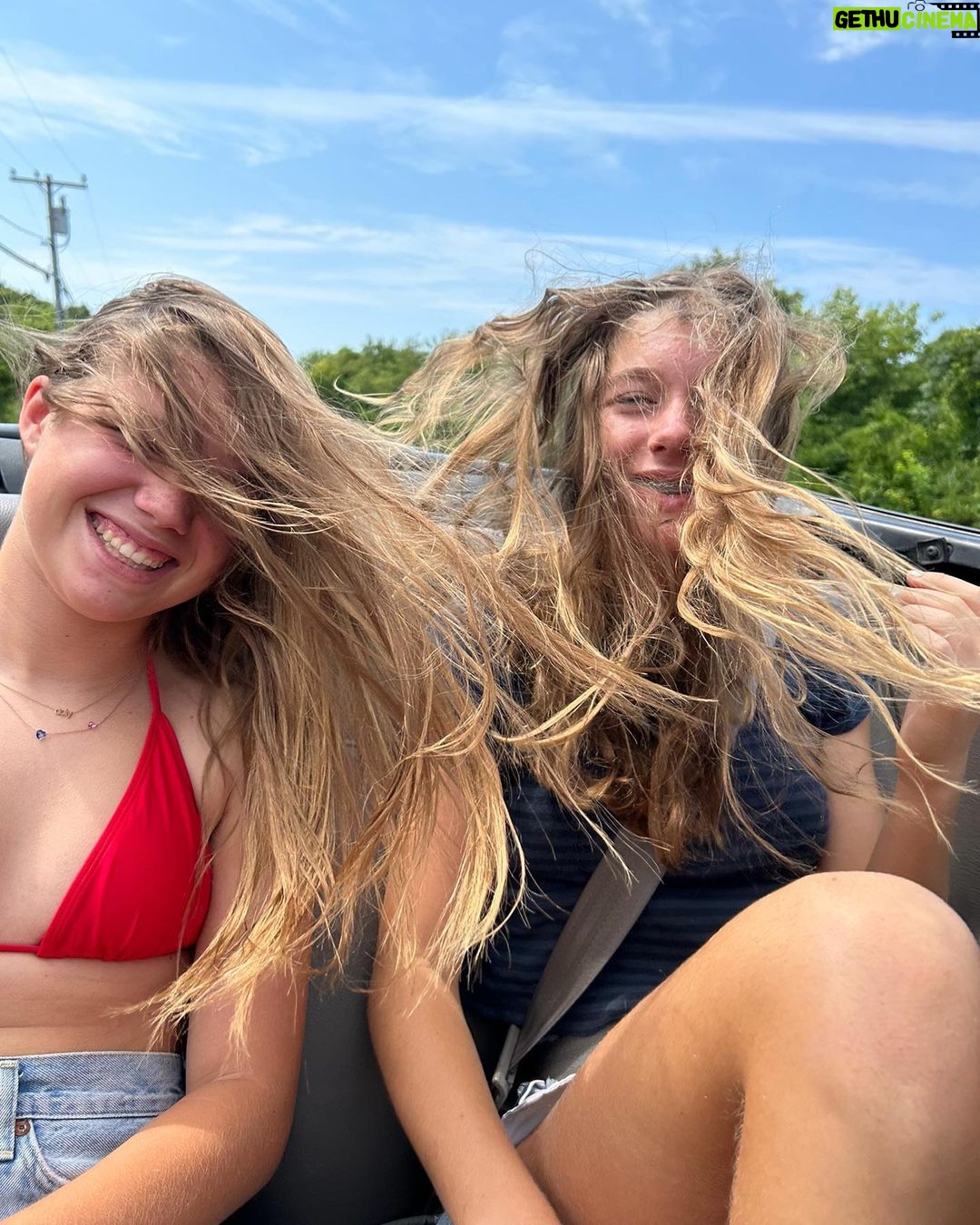 Rebecca Romijn Instagram - Anyone have any detangler?