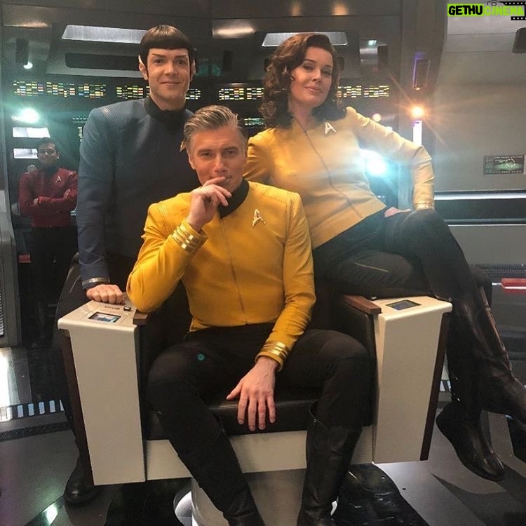 Rebecca Romijn Instagram - Loved that #StarTrekStrangeNewWorlds panel Happy #StarTrekDay Come join us on the Ten-Forward Lounge for a Frozen Kanar