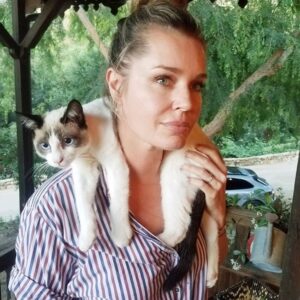 Rebecca Romijn Instagram - Rebecca Baskin #tigerqueen Gonna feed @mrjerryoc to this cool kitten.