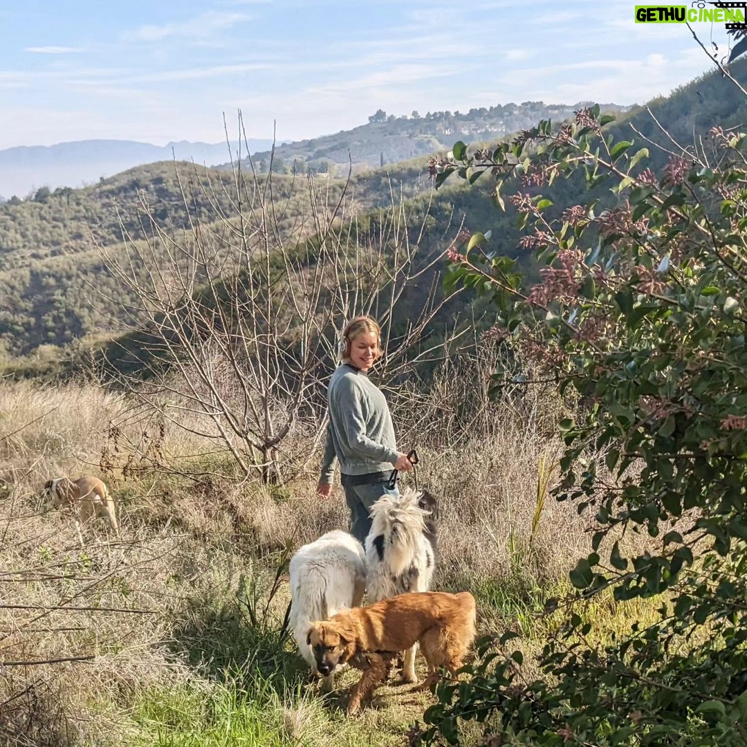 Rebecca Romijn Instagram - @rebeccaromijn in her natural habitat.