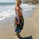 Rebecca Romijn Instagram - @luenell sent me this garment from her new line so I 90’s Supermodeled the shit out of it. Love you Lue.