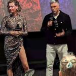 Rebecca Romijn Instagram – Leef lang en bloei 🖖 @DutchComicCon with @AnsonMount in support of #StarTrek #StrangeNewWorlds S2 now streaming on @SkyShowtimeNL – In last pic you can see Illyrian heritage all over my face #heroesdutchcomiccon #comiccon ❤️ Dress: @missoni
@filippograzioli
@altamodacomm
Earrings: @alexisbittar
Shoes: @ricagno_
@posh_management_la