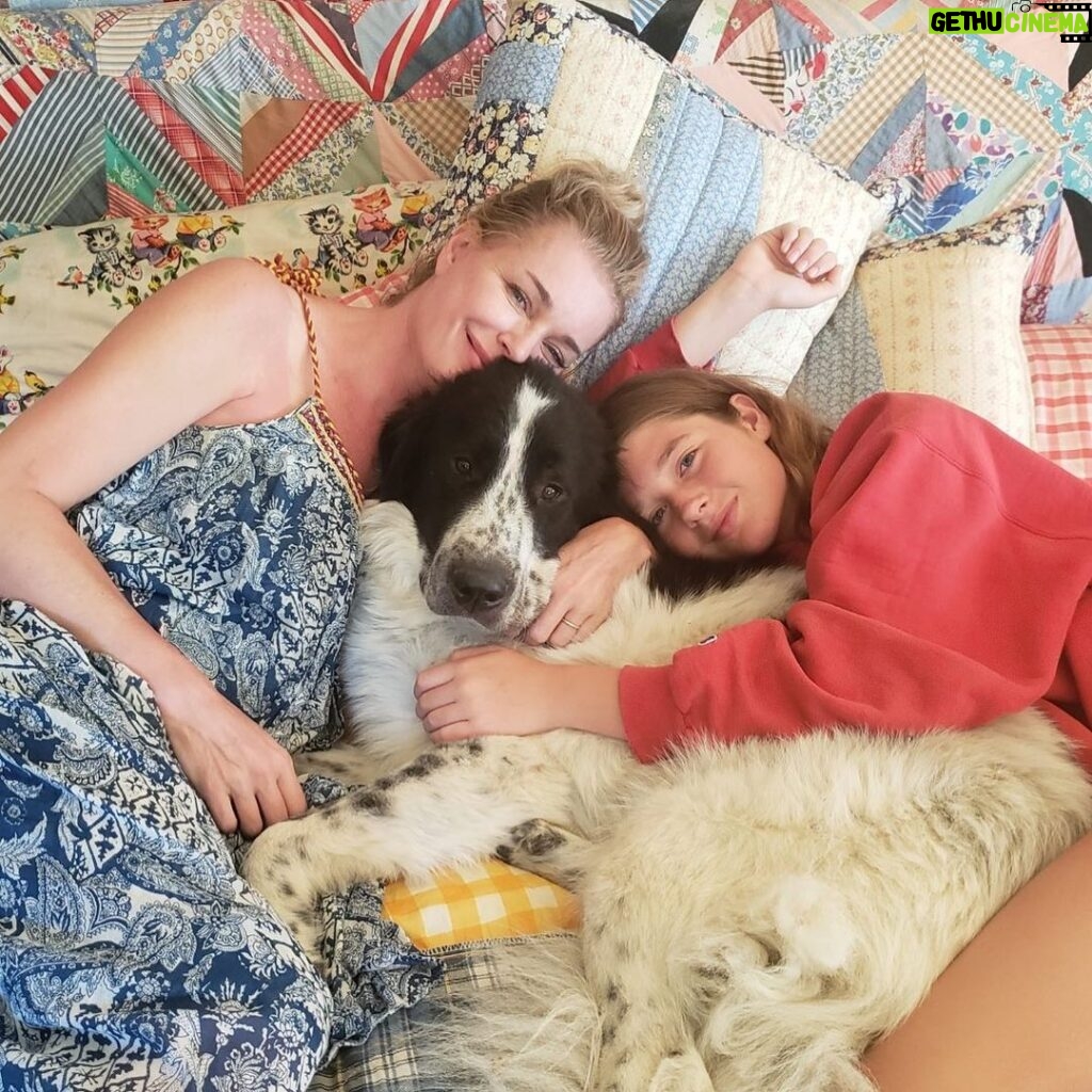 Rebecca Romijn Instagram - Happy lazy Sunday