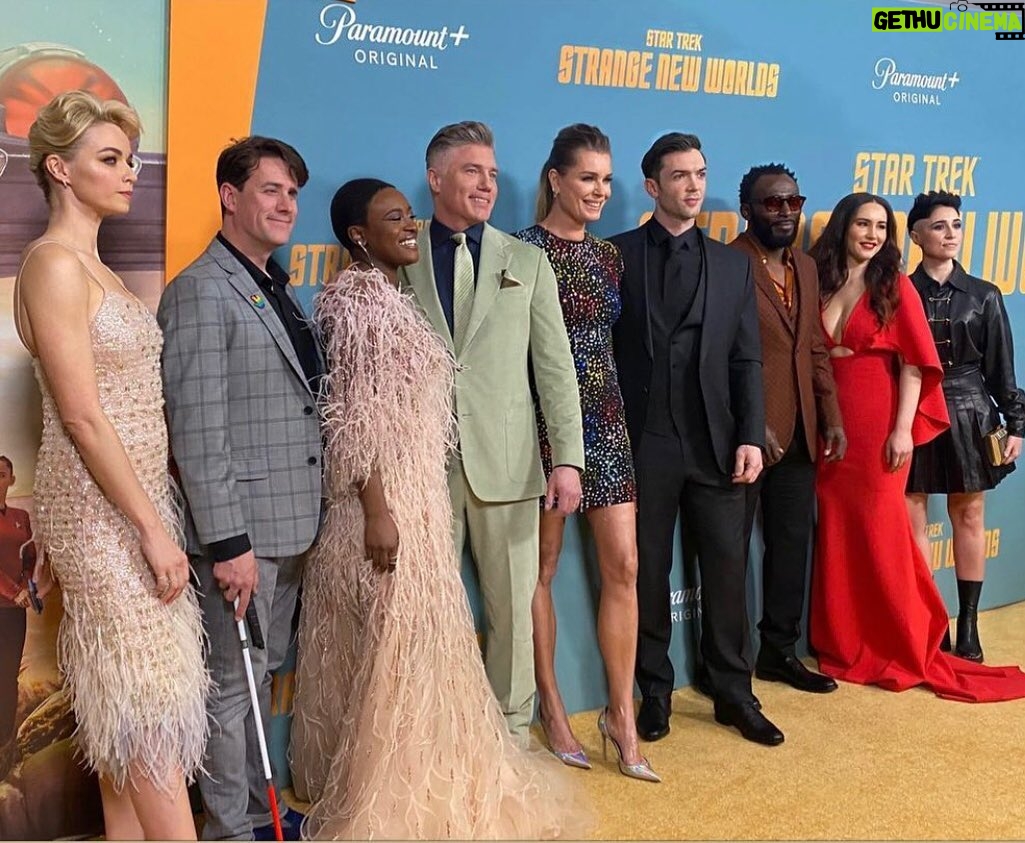 Rebecca Romijn Instagram - The Crew #StrangeNewWorlds May 5 @startrek @startrekonpplus @paramountplus 🖖