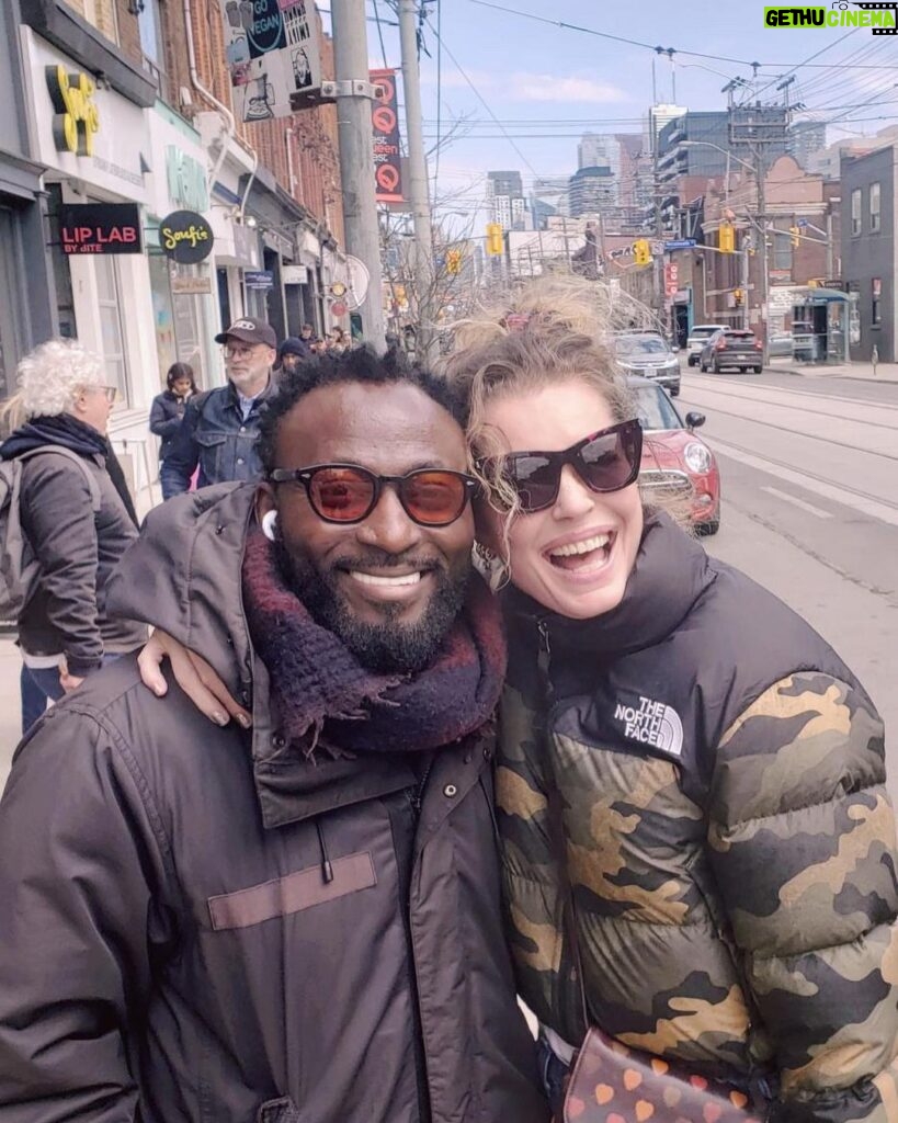 Rebecca Romijn Instagram - Shopping w/ Dr. M'Benga we leave on our mission 5/5 @startrekonpplus #StarTrekStrangeNewWorlds