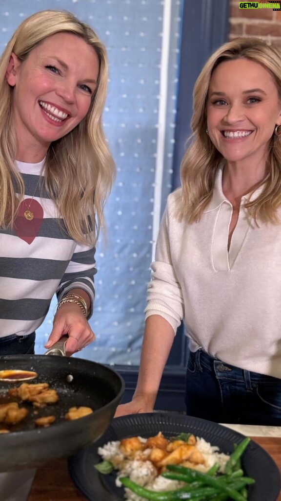 Reese Witherspoon Instagram - Should we start a cooking show?? Welcome to today’s “What the Fridge with Amanda and Reese!” 🤣 @amandafrederickson
