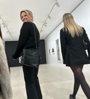 Reese Witherspoon Instagram - January in Paris 🍷❄️🖼️