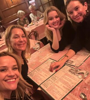 Reese Witherspoon Instagram - January in Paris 🍷❄️🖼️