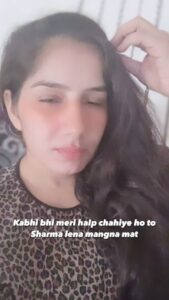 Reeta Mewada Instagram - Sharma lena 😂😂😂#help @reetamewada18 🙏🏻❤️