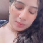 Reeta Mewada Instagram - Duniya hai wahi pe #trending #trendingreels follow @reetamewada18 🙏🏻😂#loveyourself