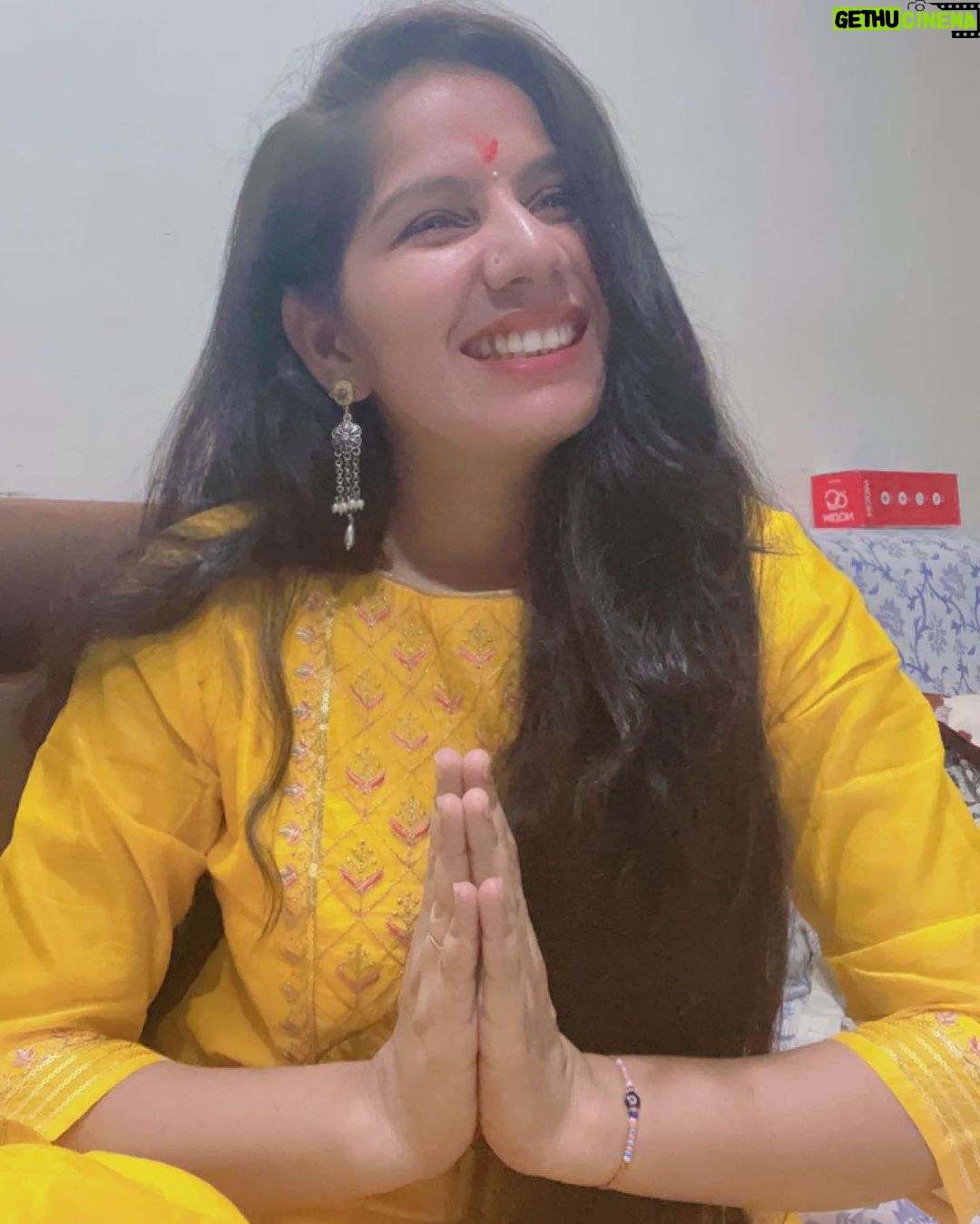 Reeta Mewada Instagram - Last night garba 💃🏻 look #garba #yellow #trending dress wearing @vishudh_life ❤️💃🏻