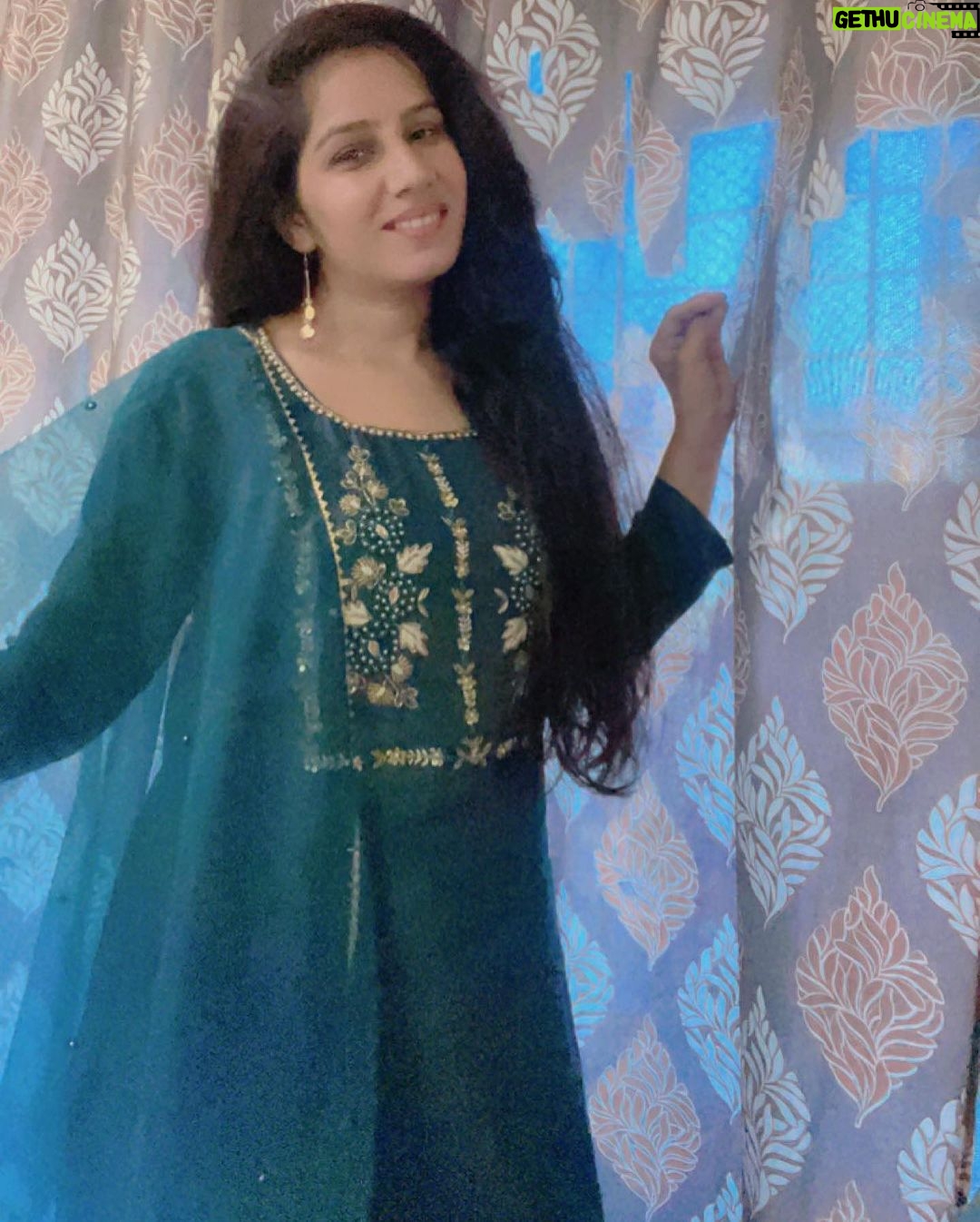 Reeta Mewada Instagram - Write a caption... A real, classy attitude comes from wearing a salwar suit.💚#dress #tadisnal_look❤️