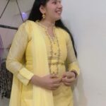Reeta Mewada Instagram - 😊🫶🏻उस के चेहरे की चमक के सामने सादा लगा आसमाँ पे चाँद पूरा था मगर आधा लगा #sadgi #simplelife रीता….🫶🏻❤️