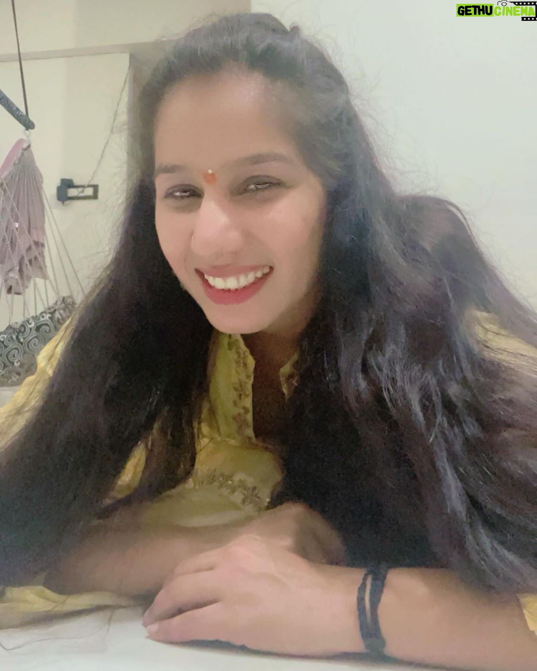 Reeta Mewada Instagram - βLife is short. Smile while you still have teeth.βπ #happyday #sundayfunday #mood #picture wearing dress π by- @libasindia ππ»β₯οΈ